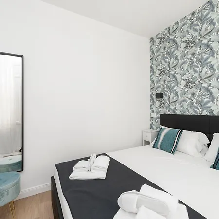 斗兽场酷黑空间住宿加早餐旅馆