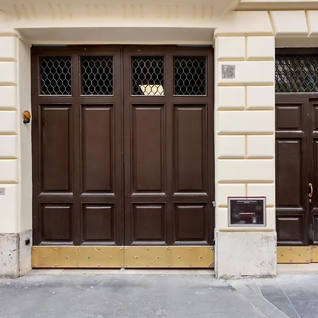 Black Colosseo Guest house