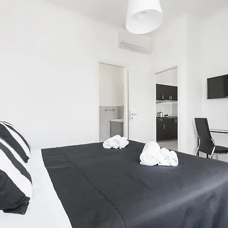 Black Colosseo Guest house *