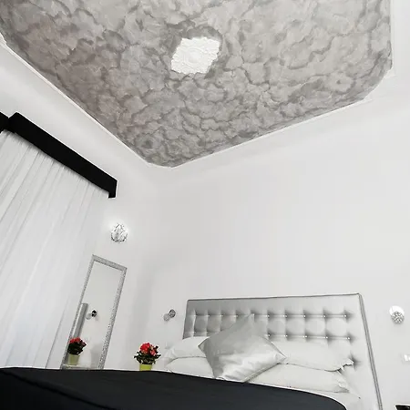 Black Colosseo 4* Rome