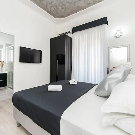 Konukevi Black Colosseo