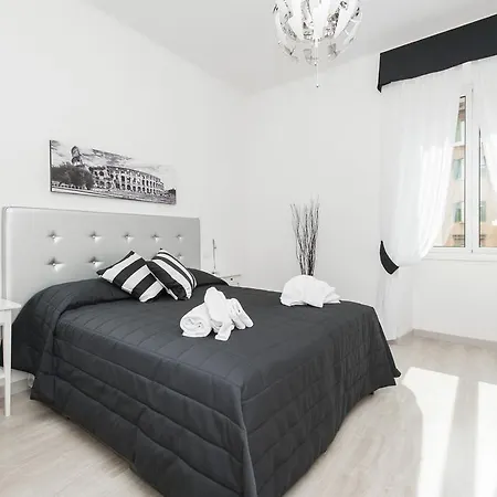 Black Colosseo 4* Rome