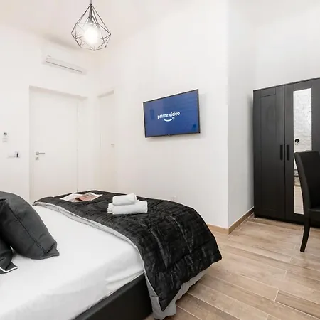 Guest house Black Colosseo Rome